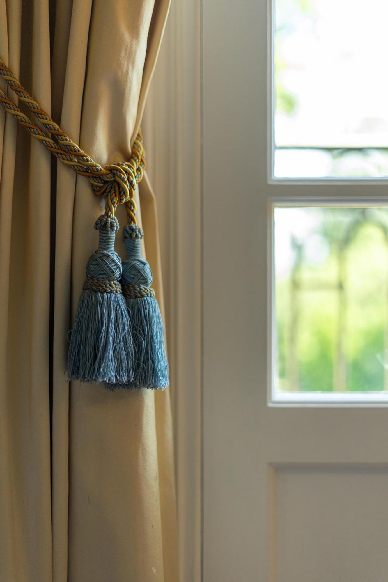 Hotel Castel Bois Marie, Maison D'Hotes Montauban Exteriér fotografie A curtain tieback
